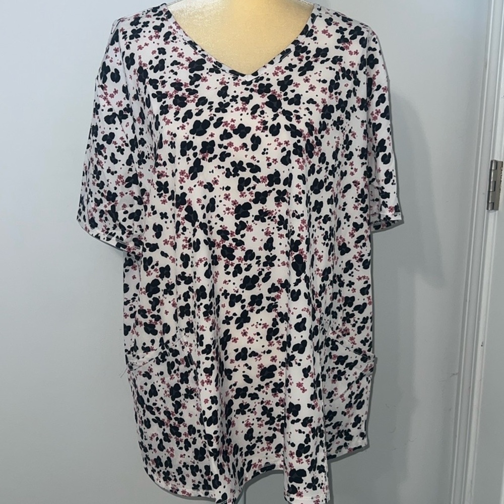 Scrubstar White, Black & Mauve V-neck Short Sleeve Scrub Top Size 3XL